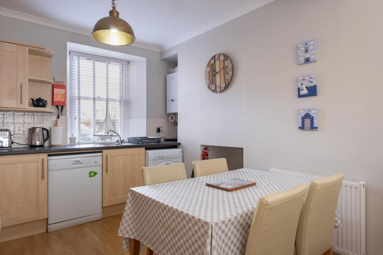 Stonehaven Ground Floor Home With A Spectacular Harbour View. Bagian luar foto